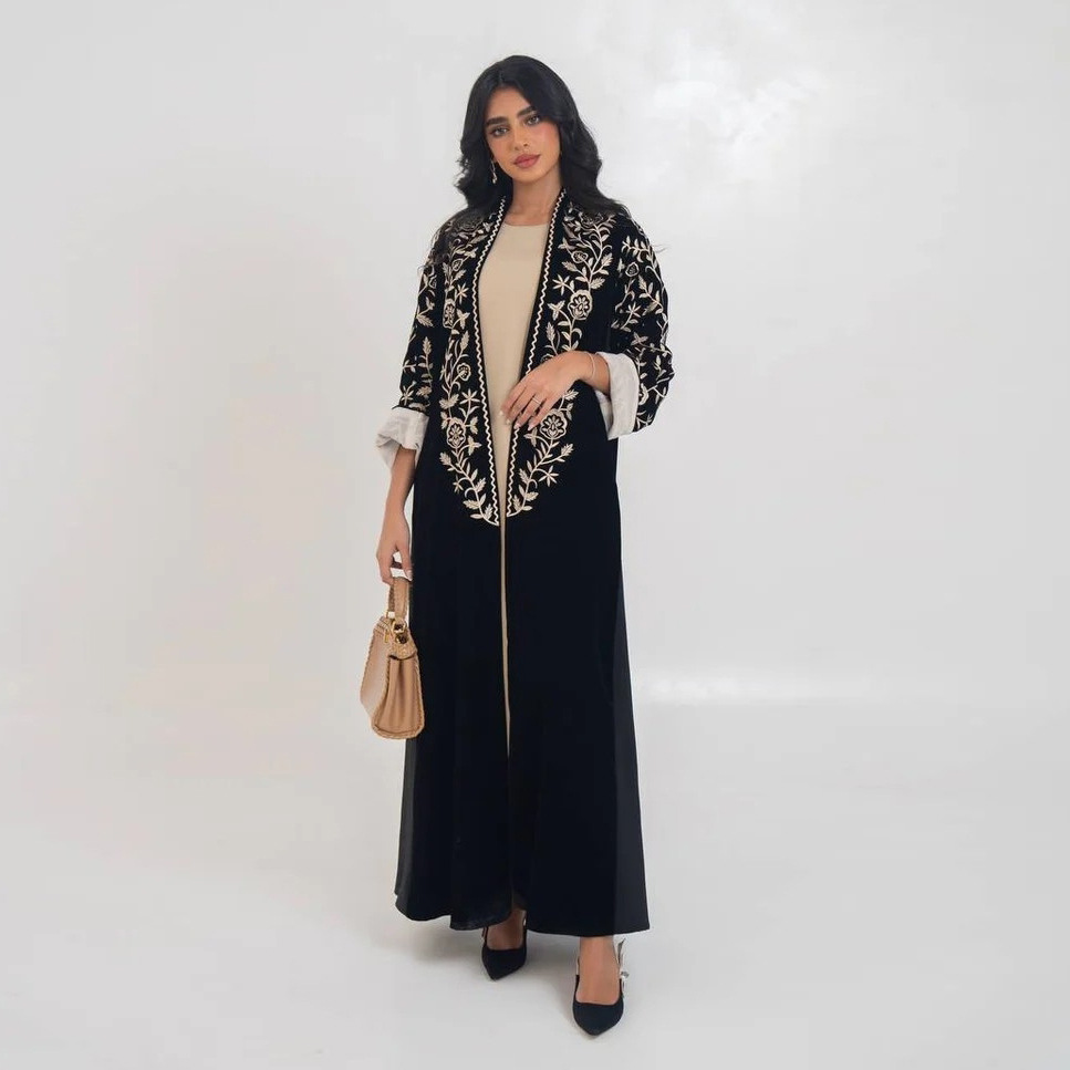Abaia z aksamitu, otwarta, Dub – Embroidery Kebaya recenzja i cena