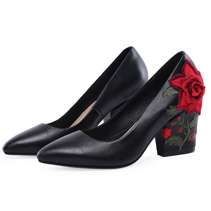 Czółenka z haftem z przędzy, c – Embroidery Rose recenzja i cena